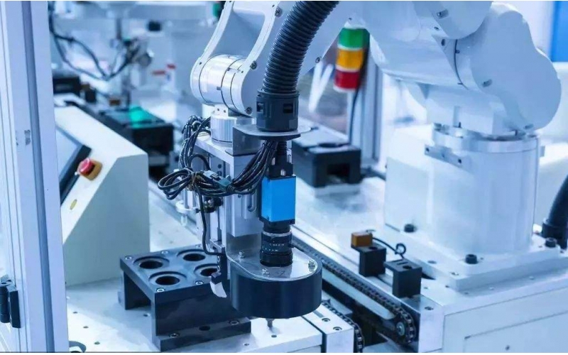 疫情推動工業(yè)企業(yè)智能制造進程，工業(yè)機器人 自動化生產(chǎn)、線上辦公成應對利器